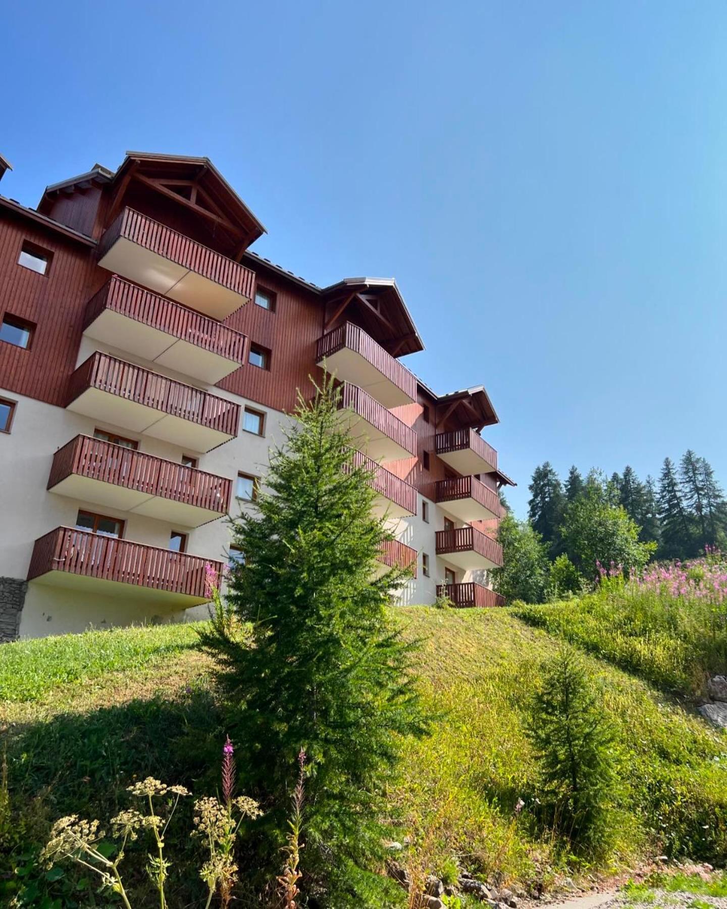 Appartement 4 Personnes Avec Piscine Interieure بوي-سانت-فينسينت المظهر الخارجي الصورة